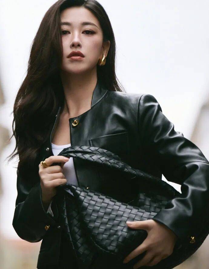 时装周上的女明星<strong></p>
<p>京东方a股票</strong>，秋冬氛围感一键封顶！