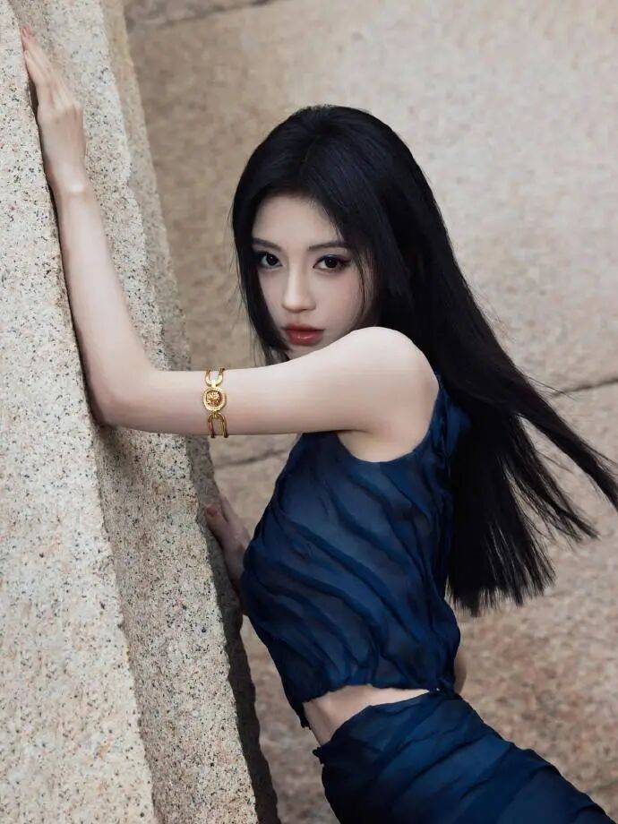 时装周上的女明星<strong></p>
<p>京东方a股票</strong>，秋冬氛围感一键封顶！