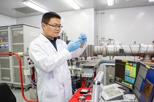 新发现！月球背面月幔有点“冷”<strong></p>
<p>京东方a股票</strong>，月球“二分性”现象再添证据