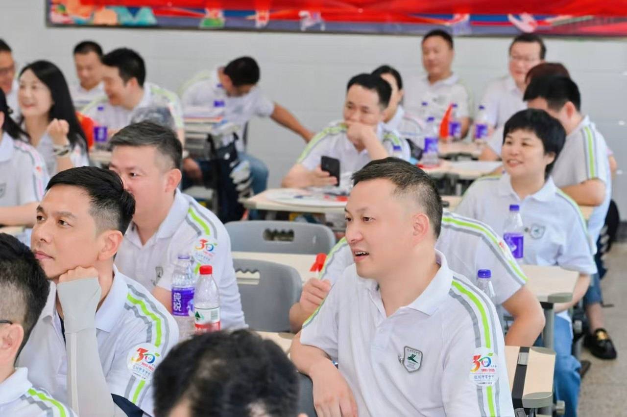 那个让老师骄傲的“调皮”班级！30年同学聚会<strong></p>
<p>以岭药业股票</strong>，还伴有一封来自贵州的感谢信