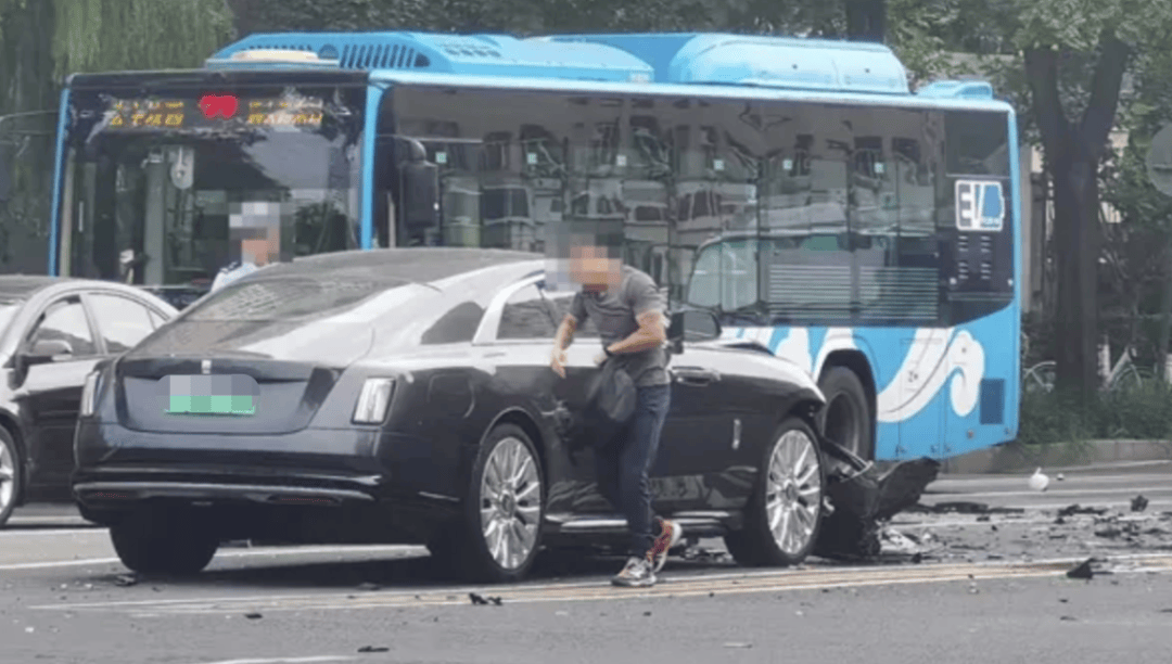“劳斯莱斯逆行车祸”事件白车家属发声：“丈夫多处骨折！往后日子不知道怎么过”<strong></p>
<p>以岭药业股票</strong>，陈震深夜再道歉，并回应“我方律师会全力配合”