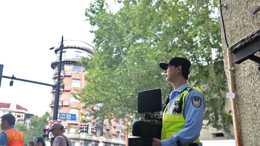 突然群发<strong></p>
<p>360股票</strong>!大批上海市民收到警方短信!全市爆火网红已被锁定...有爸爸因孩子违规被罚款