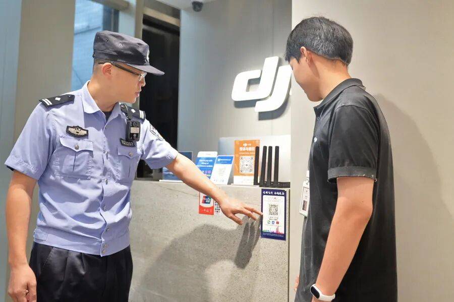 突然群发<strong></p>
<p>360股票</strong>!大批上海市民收到警方短信!全市爆火网红已被锁定...有爸爸因孩子违规被罚款