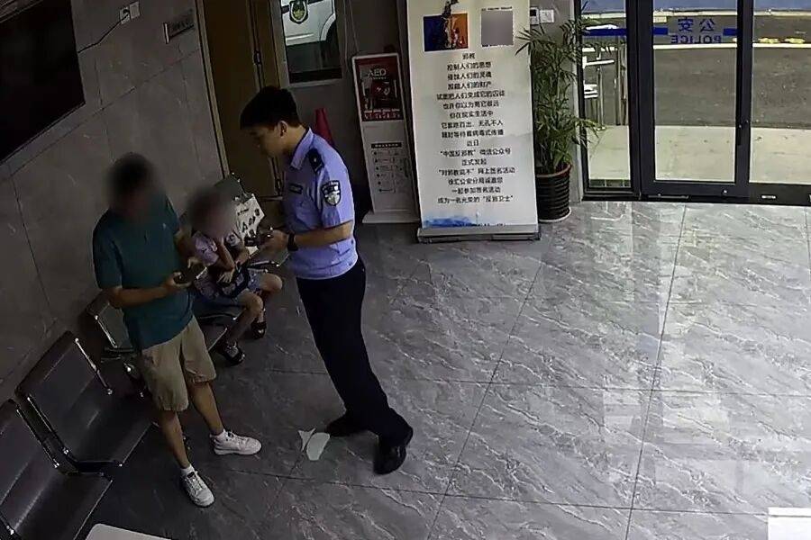 突然群发<strong></p>
<p>360股票</strong>!大批上海市民收到警方短信!全市爆火网红已被锁定...有爸爸因孩子违规被罚款