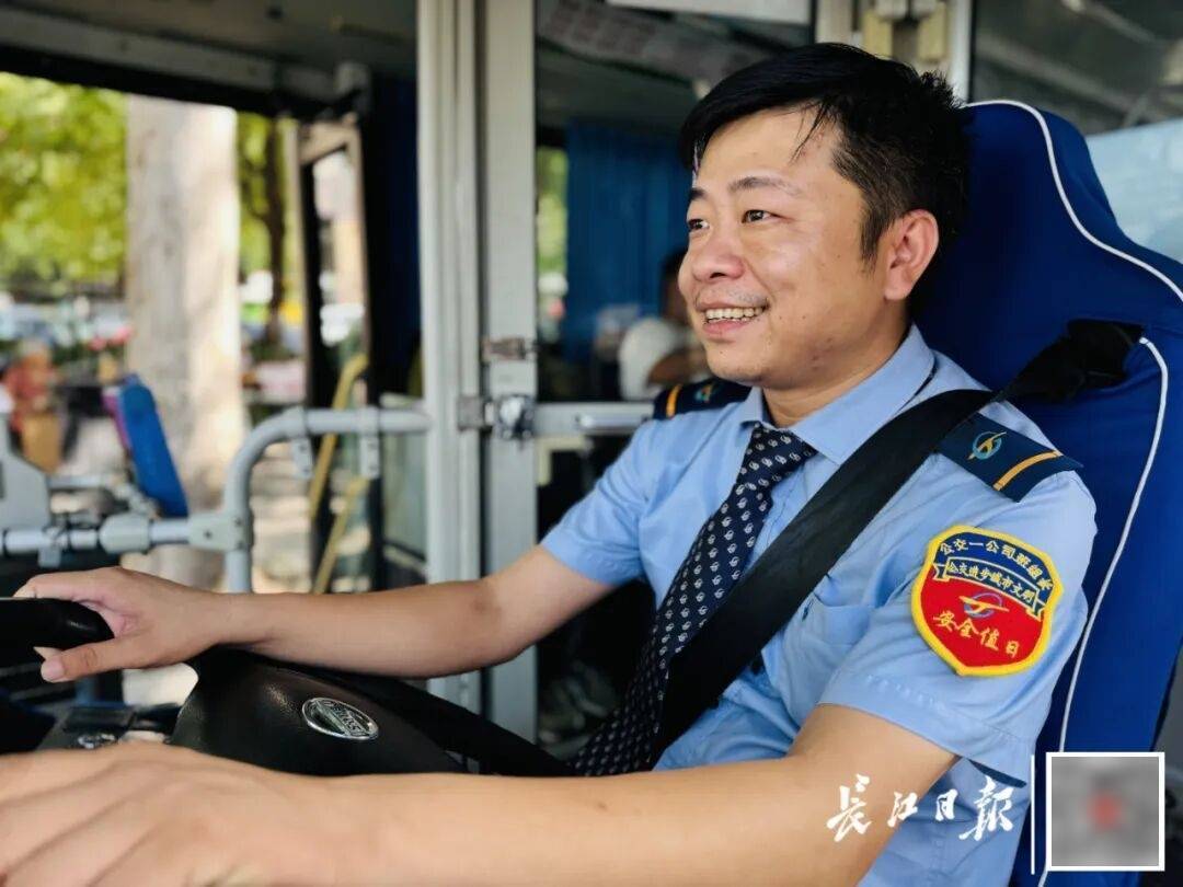 暴增10多倍!武汉这条公交突然火了<strong></p>
<p>360股票</strong>,大批人赶来坐