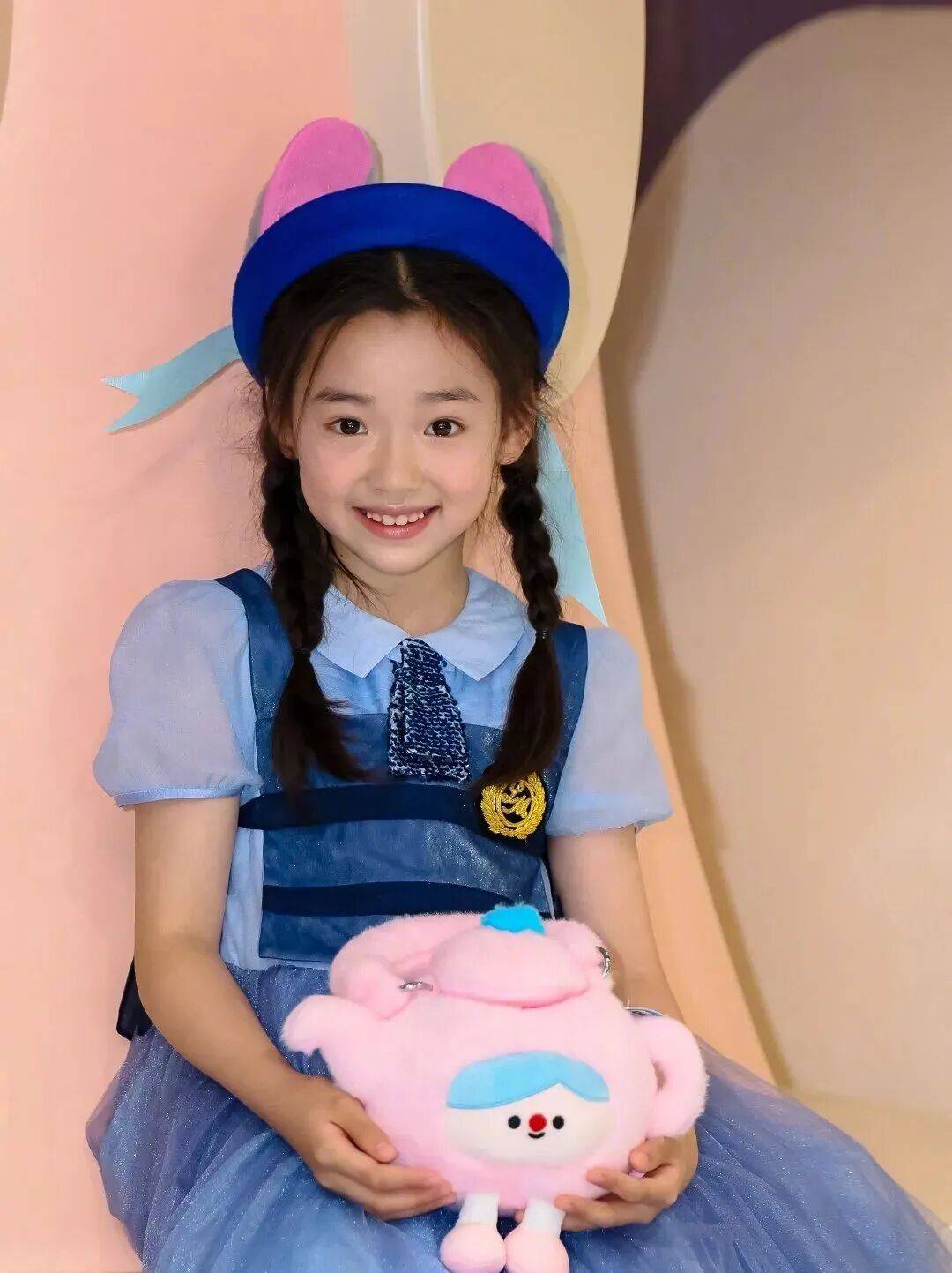 9岁小酒窝<strong></p>
<p>360股票</strong>，大大方方成顶流