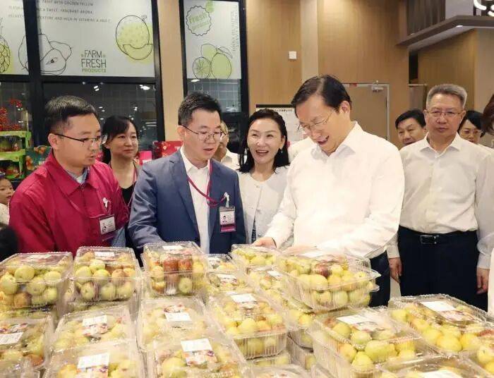 调研假日文旅消费<strong></p>
<p>360股票</strong>,多地“一把手”走上街头