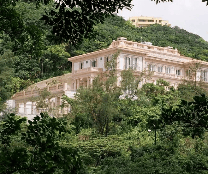 香港顶级豪宅“山顶道1号”发生命案<strong></p>
<p>紫金矿业股票</strong>,31岁菲佣在房内自尽;金庸夫妇曾居住11年,市价超5.6亿港元或成香港最贵凶宅