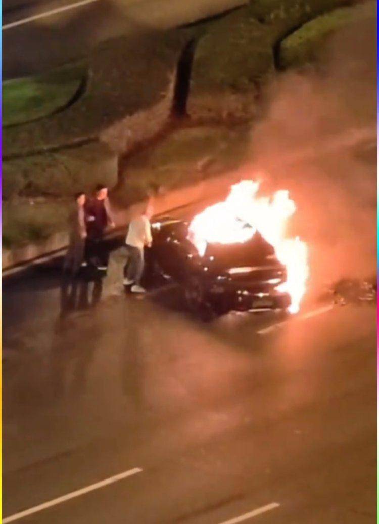 成都发生一起严重交通事故，上游新闻实地探访：燃烧留下的印记仍在