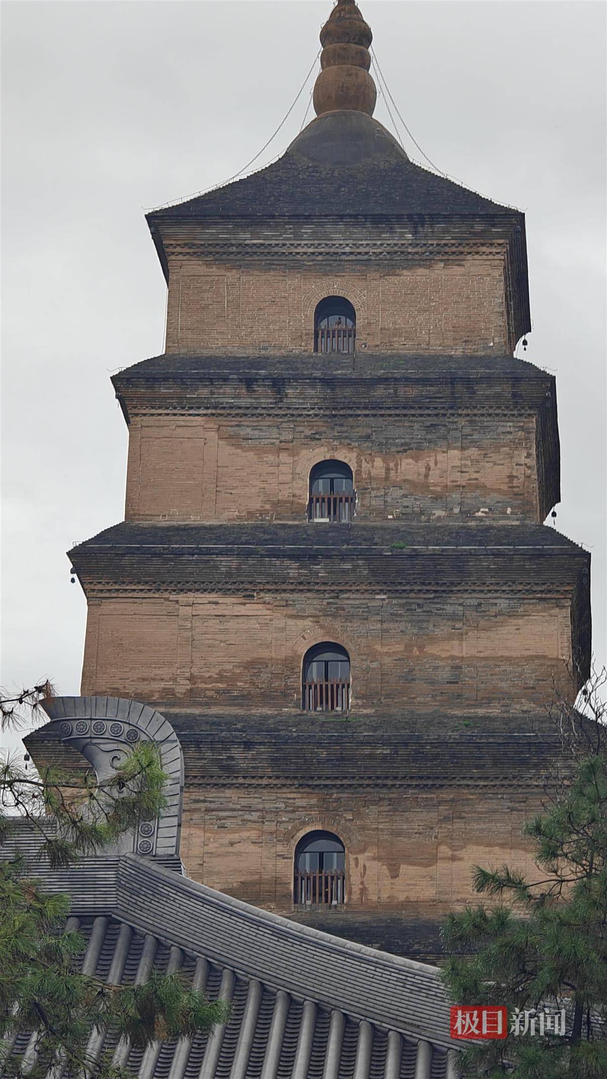 西安连续一个多月降雨遍地长蘑菇<strong></p>
<p>方正科技股票</strong>，大雁塔受潮，城墙布满青苔，气象局解释成因