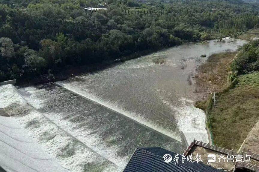 “鱼多得数不过来<strong></p>
<p>机器人股票</strong>，一网子下去能捞好几条”济南锦绣川水库开闸放水，大量鲢鱼被冲出，工作人员：禁止捕捞！