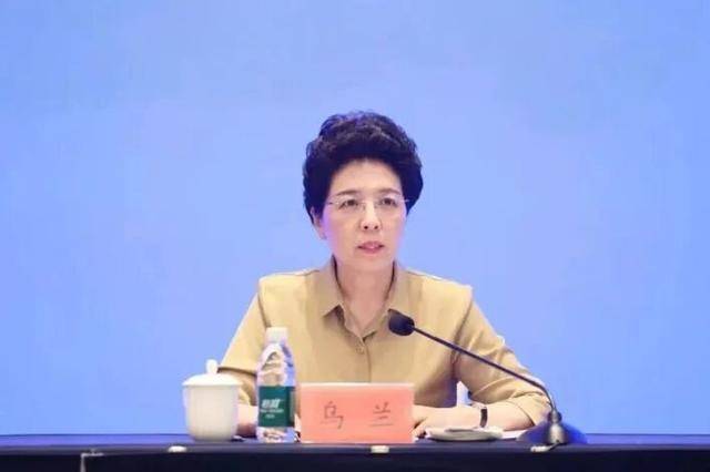 中央委员被“双开”<strong></p>
<p>机器人股票</strong>，62岁女副部任上被查！中纪委上周通报查处26人