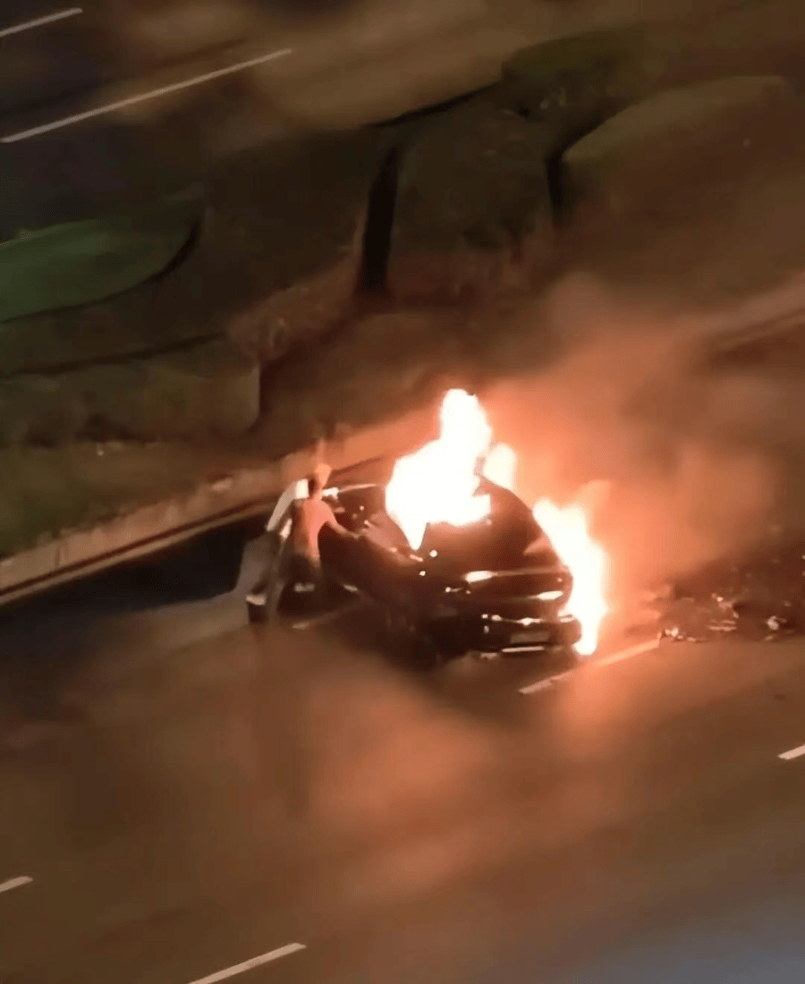 最新!成都SU7碰撞后燃烧司机死亡<strong></p>
<p>机器人股票</strong>,小米股价暴跌超8%!客服最新回应