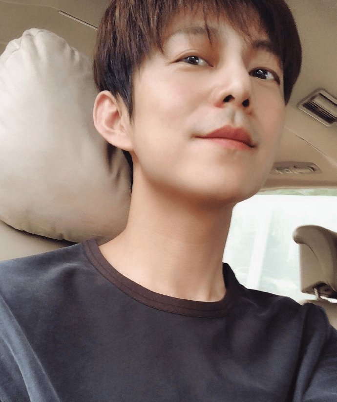 51岁何炅坦言：精力大不如前<strong></p>
<p>京东股票</strong>，我现在特别痛苦，又近视又老花