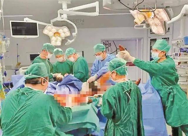 仅仅30秒<strong></p>
<p>谷歌股票</strong>，男子全身烧伤90%！别再这样充电！