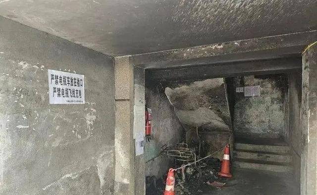 仅仅30秒<strong></p>
<p>谷歌股票</strong>，男子全身烧伤90%！别再这样充电！