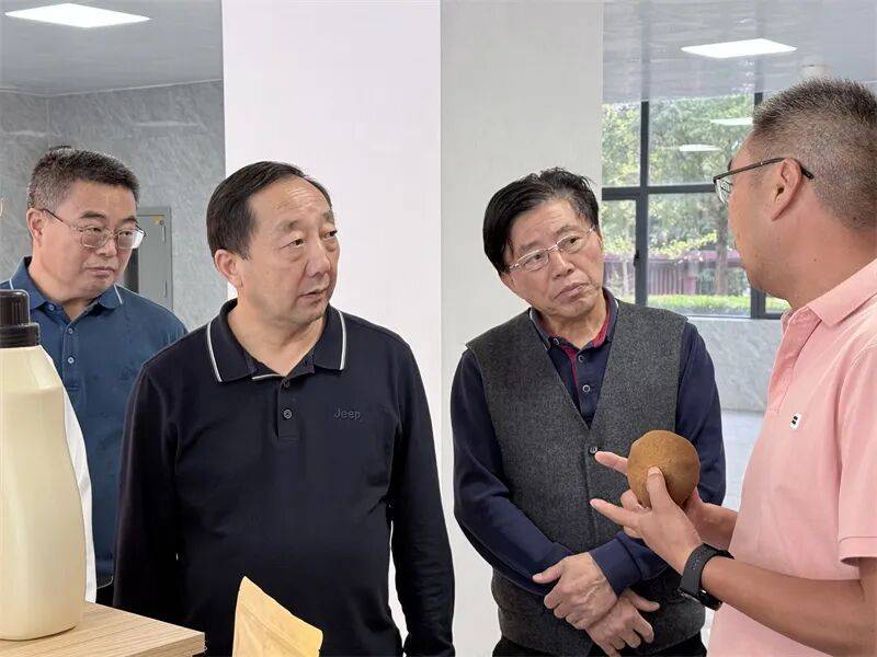 河南省信阳市人大常委会副主任王治学一行来玉屏考察