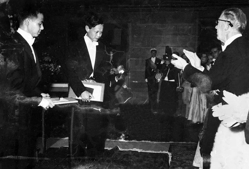 好友追忆杨振宁:他的一针见血<strong></p>
<p>鲁抗医药股票</strong>,改变了我的一生