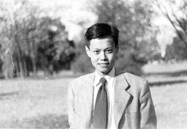 施一公撰文怀念杨振宁