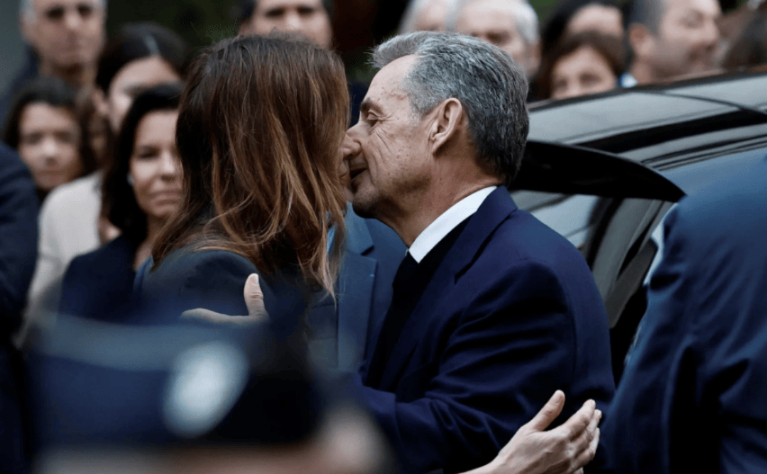 70岁法国前总统萨科齐的“坐牢style”:入狱前密会马克龙<strong></p>
<p>长江电力股票</strong>,入狱后开始写书