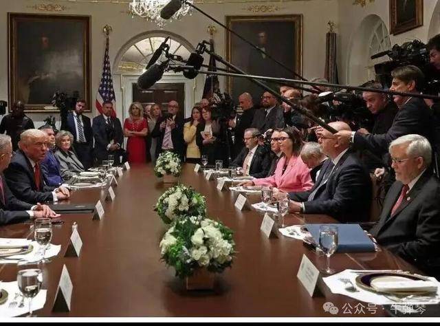 他被特朗普当众羞辱<strong></p>
<p>长江电力股票</strong>,全场都在哄笑