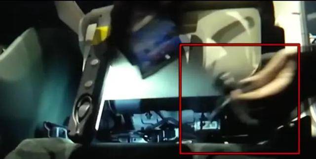 男子花30多万买了辆小米YU7 Pro<strong></p>
<p>长江电力股票</strong>，主驾下方出现不知名零件！