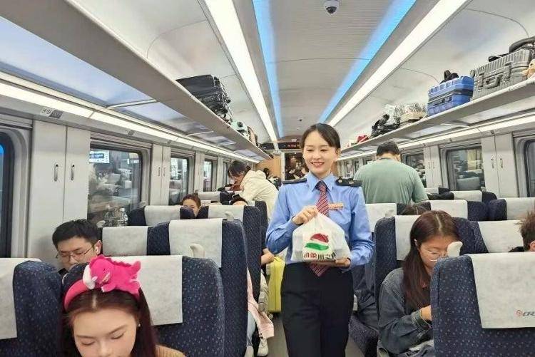 国铁成都局推出17元高铁盒饭:门店现炒<strong></p>
<p>中国平安股票</strong>,送餐到座