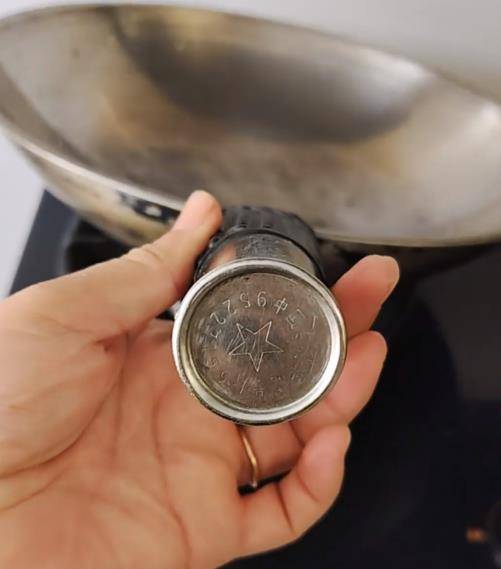 铁锅用了二三十年仍不粘不锈<strong></p>
<p>爱尔眼科股票</strong>,女子在线寻厂家想“再买一个”,厂家称已停产