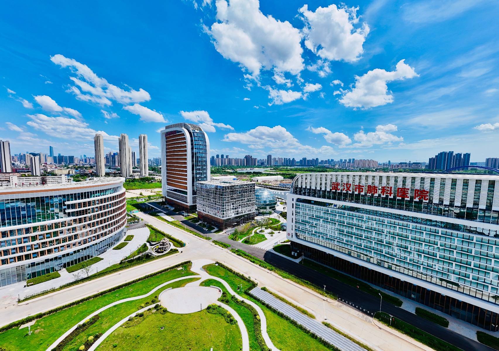 武汉一医院的球形大楼、连廊建筑受关注<strong></p>
<p>韦尔股份股票</strong>,院方:是新建的汉江湾院区,实施分区诊疗显得开阔