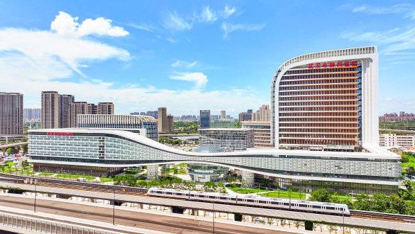 武汉一医院的球形大楼、连廊建筑受关注<strong></p>
<p>韦尔股份股票</strong>,院方:是新建的汉江湾院区,实施分区诊疗显得开阔