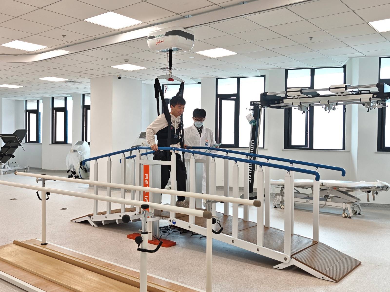 武汉一医院的球形大楼、连廊建筑受关注<strong></p>
<p>韦尔股份股票</strong>,院方:是新建的汉江湾院区,实施分区诊疗显得开阔