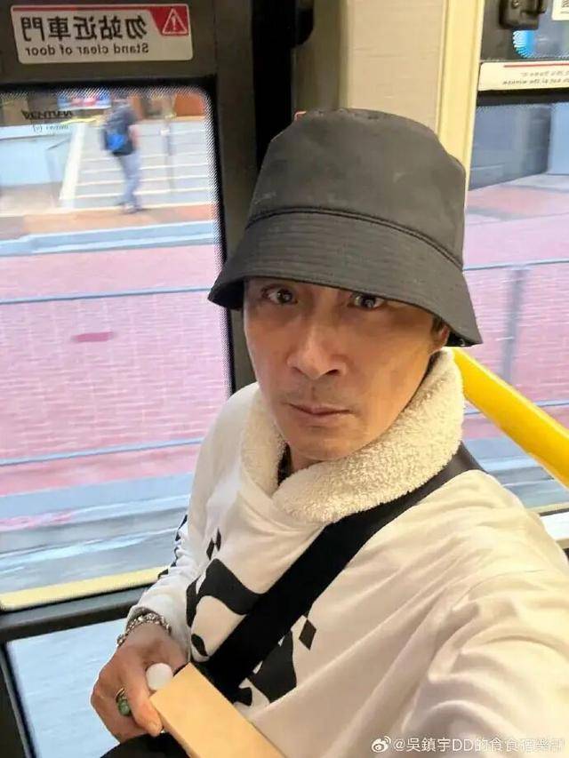 63岁吴镇宇差点被赶下公交车<strong></p>
<p>建设银行股票</strong>,掏身份证自证清白