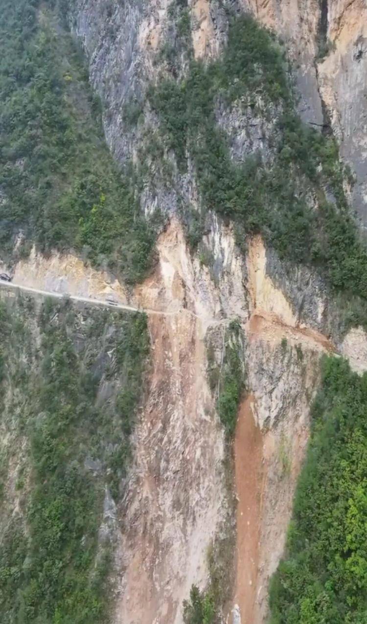 重庆网红“挂壁公路”垮塌<strong></p>
<p>海康威视股票</strong>，附近村民外出绕行已半月盼修复，当地：已完成排危，正在修