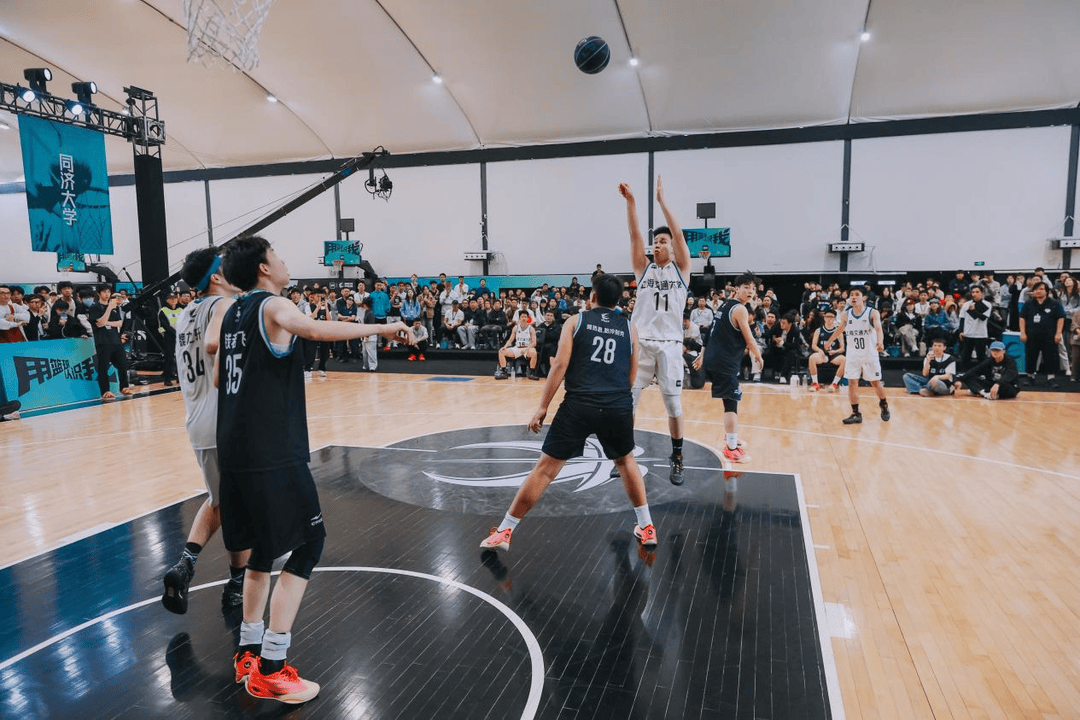 复旦、交大、同济等八大高校集结<strong></p>
<p>通富微电股票</strong>,得物App“新生杯”篮球赛首战上海