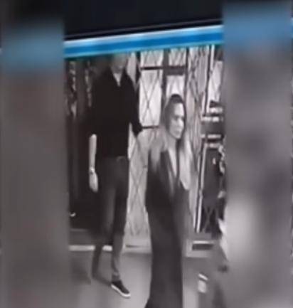 安吉丽娜·朱莉访乌<strong></p>
<p>通富微电股票</strong>,保镖被带走